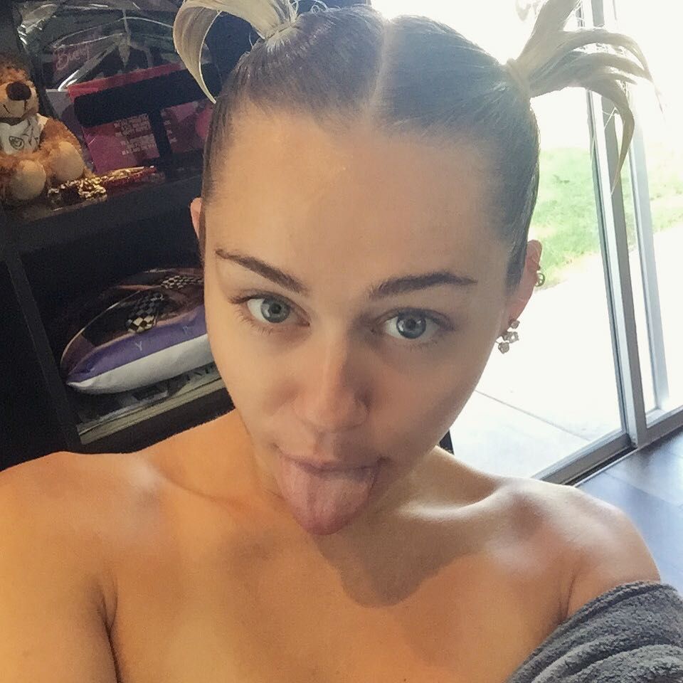 Miley Cyrus Sexy (6 New Photos)