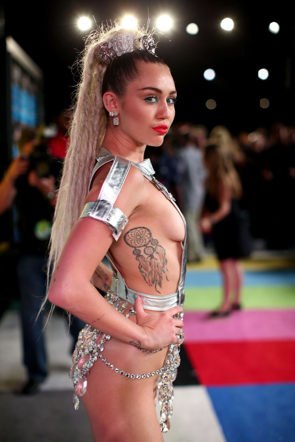 Miley Cyrus Sexy (186 Photos)