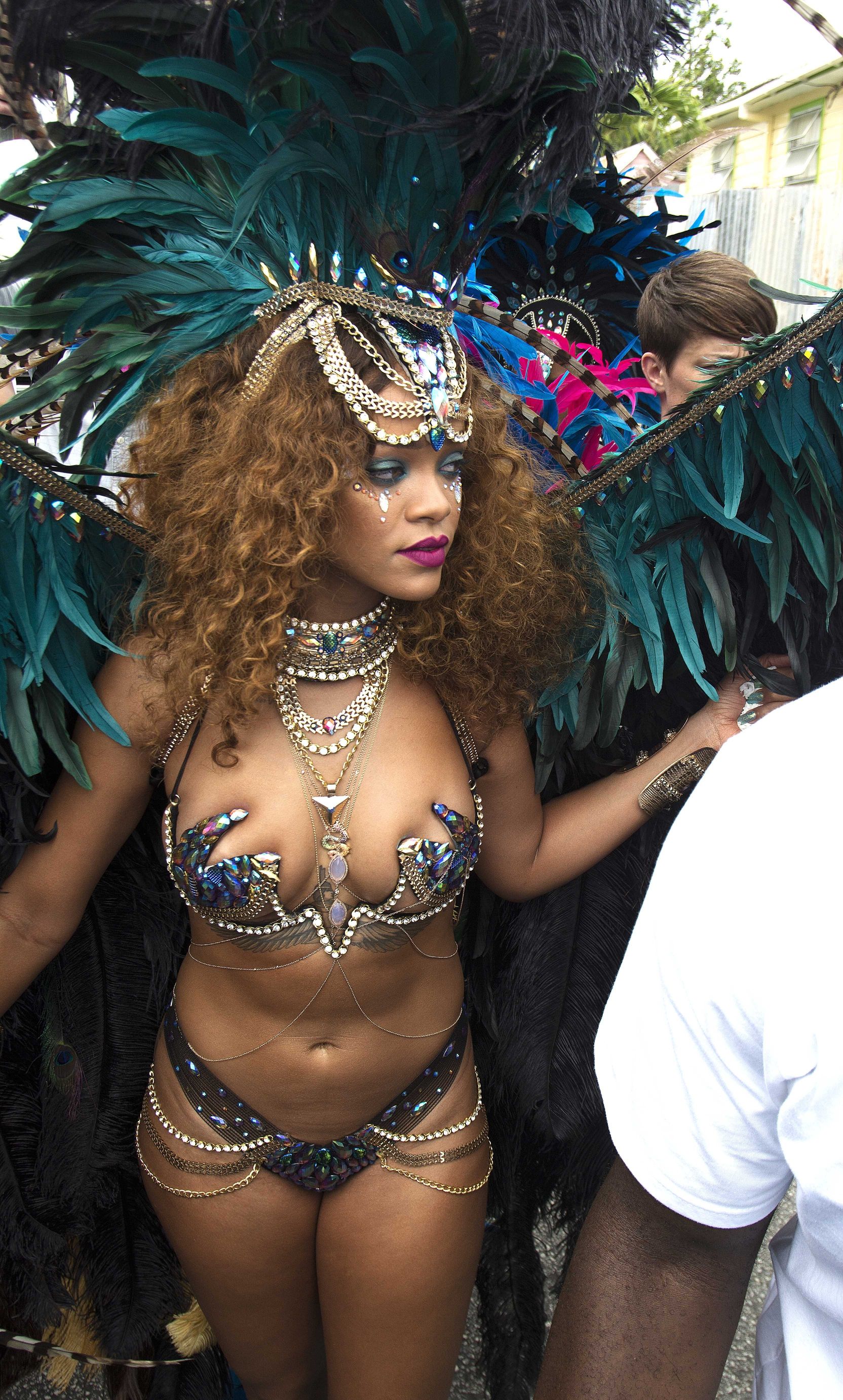 Rihanna Sexy (17 Photos)