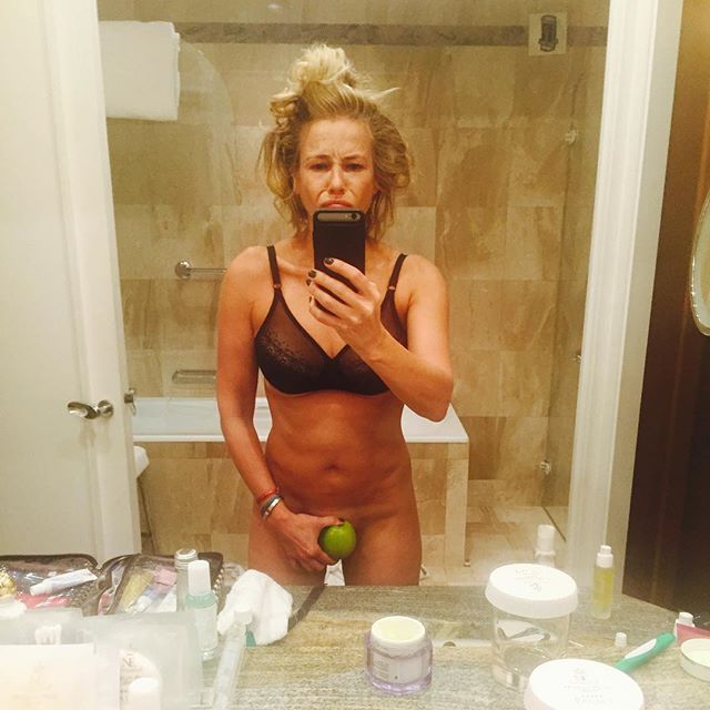 Chelsea Handler without Panties (1 Photo)