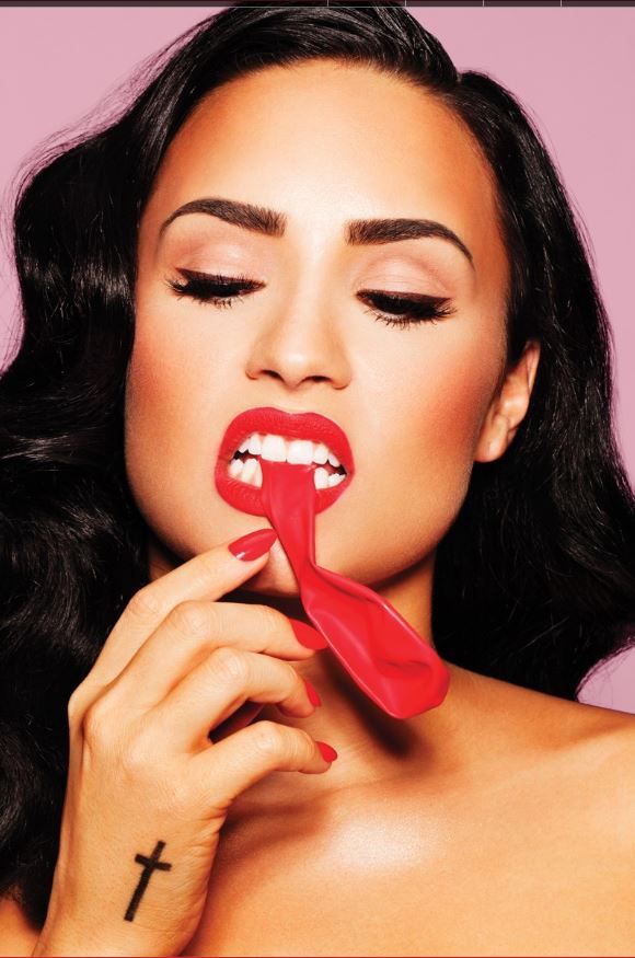 Demi Lovato Sexy &amp; Topless (10 Photos)