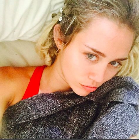 Miley Cyrus Sexy Selfies (6 Photos)