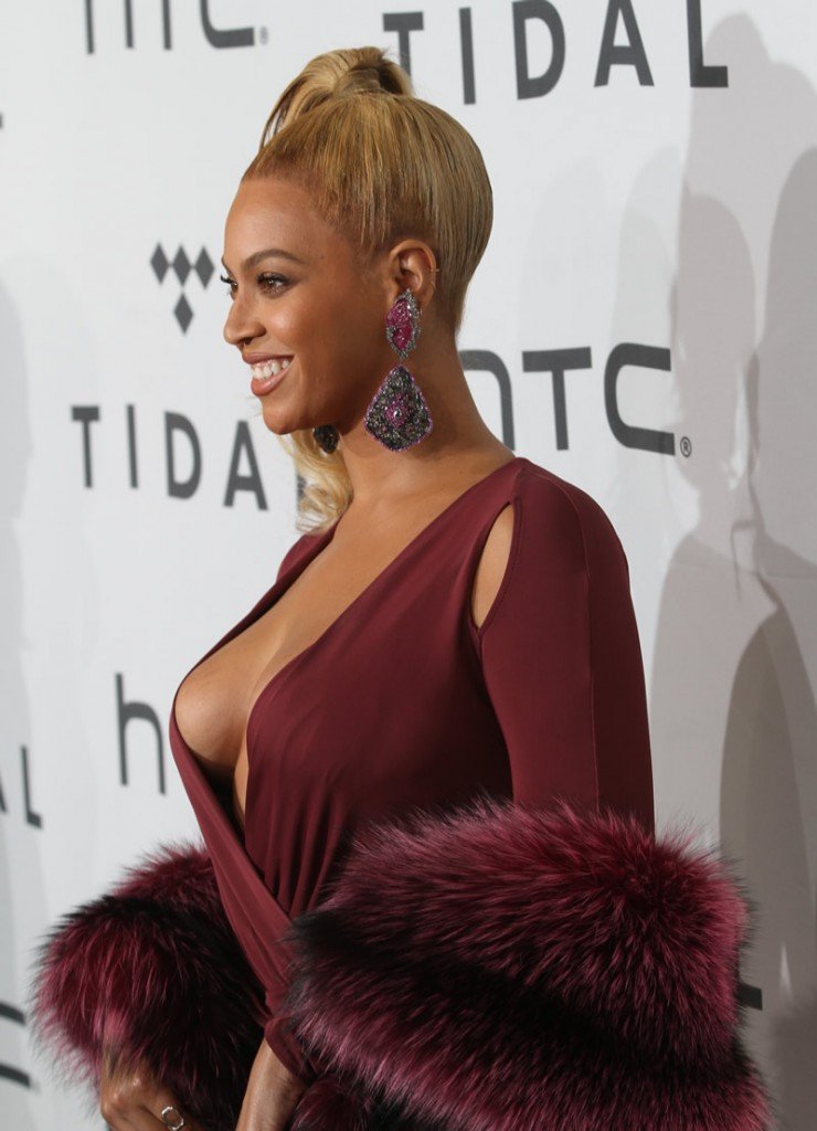 Beyonce Cleavage (31 Photos)