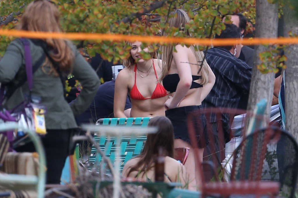 Chloe Grace Moretz in a Bikini (18 Photos)