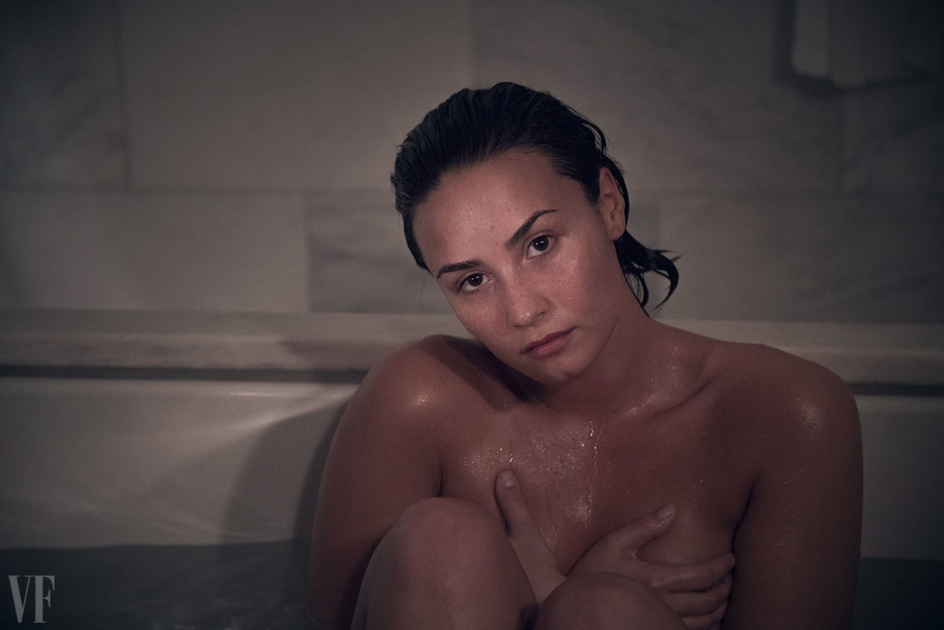 Demi Lovato Nude  (9 Photos)