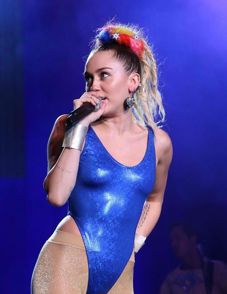 Miley Cyrus Sexy (48 Photos)