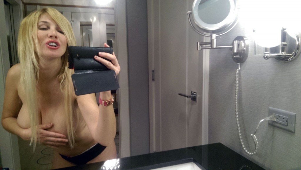 Nadeea Volianova Topless (12 Photos)