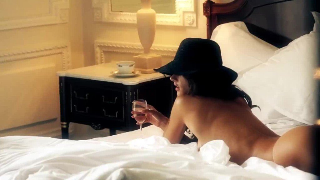 Alessandra Ambrosio Nude &amp; Sexy (32 Photos)