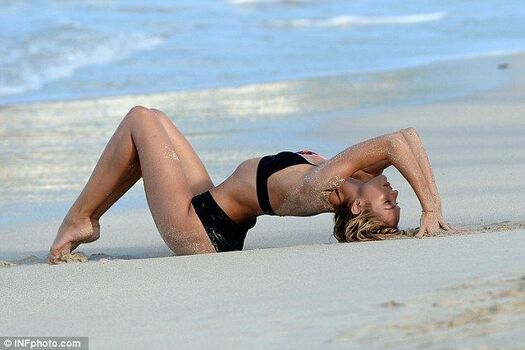 Candice Swanepoel Sexy (32 New Photos)
