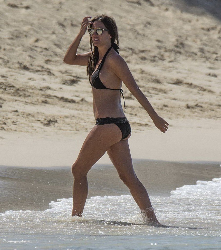 Danielle Lloyd in a Bikini (48 Photos)