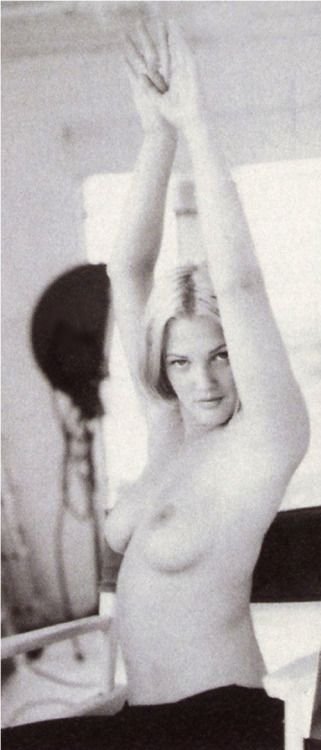 Drew Barrymore Nude (8 Photos)
