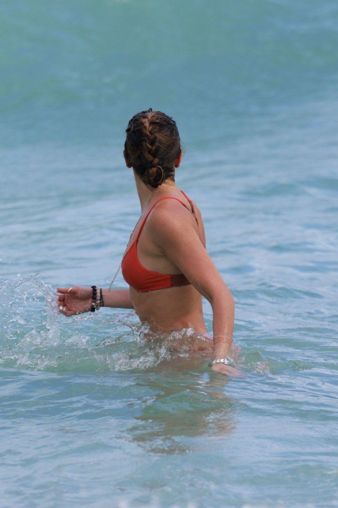 Katie Cassidy in a Bikini (52 Photos)