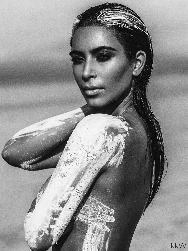 Kim Kardashian Nude (9 Photos)