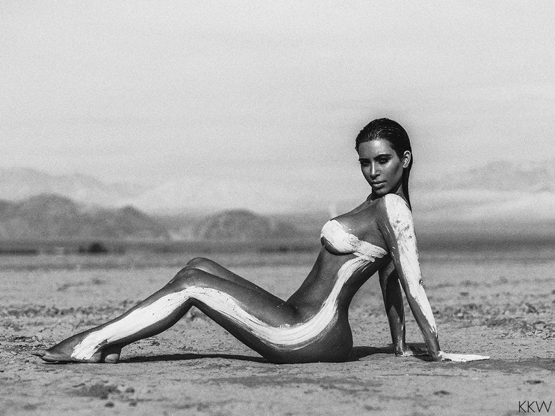 Kim Kardashian Nude (9 Photos)