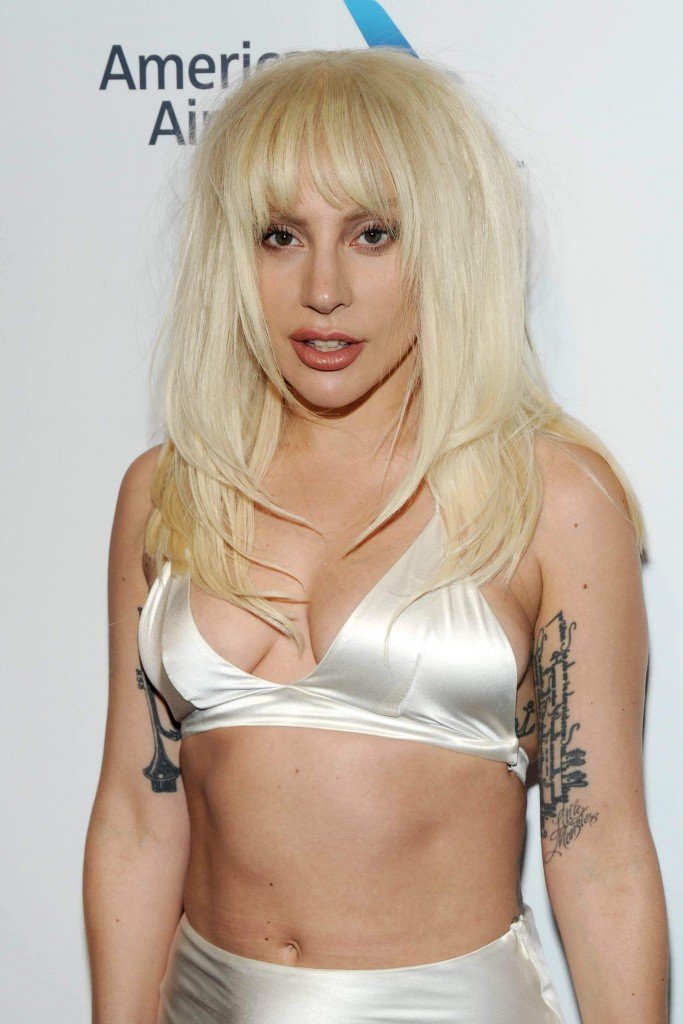 Lady Gaga Cleavage (27 Photos)