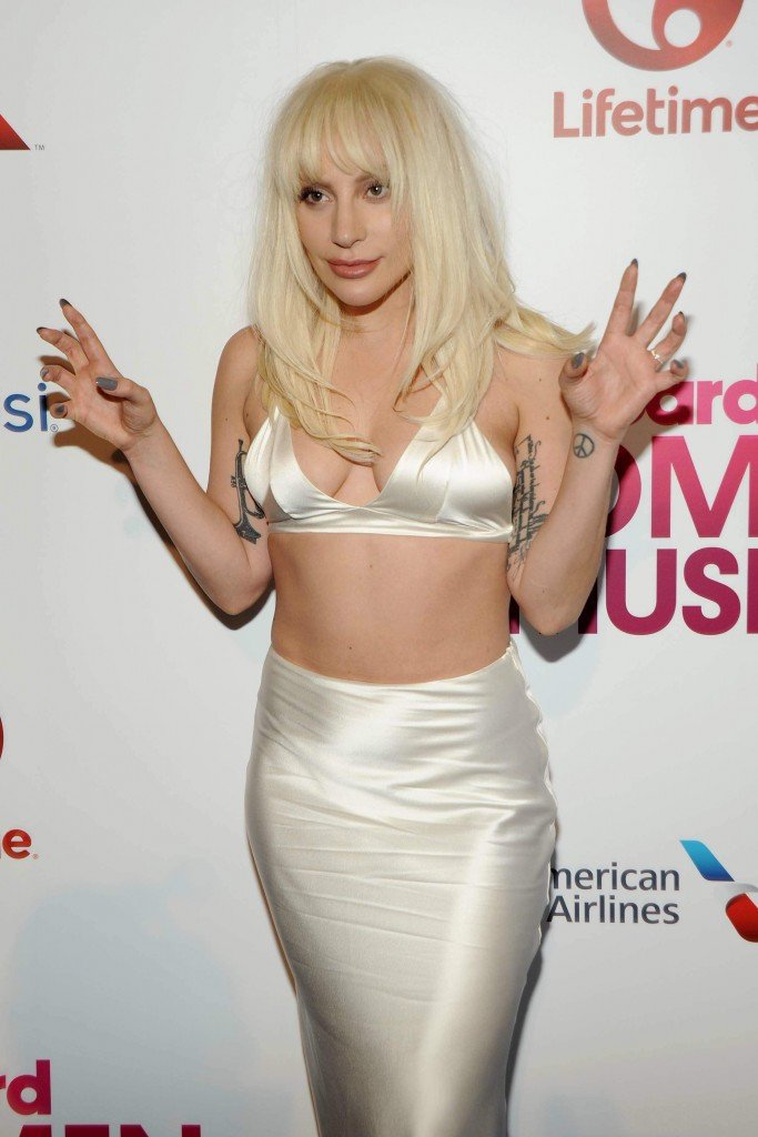 Lady Gaga Cleavage (27 Photos)