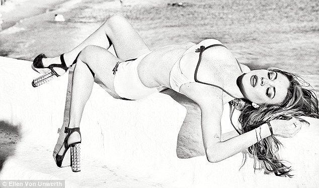 Lindsay Lohan Sexy (6 Photos)