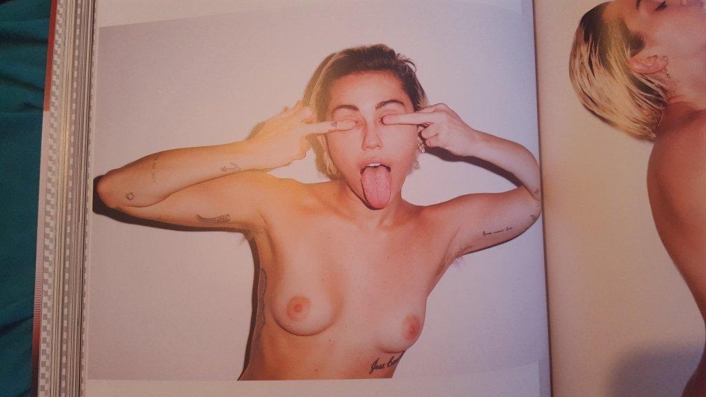 Miley Cyrus Topless (5 New Photos)