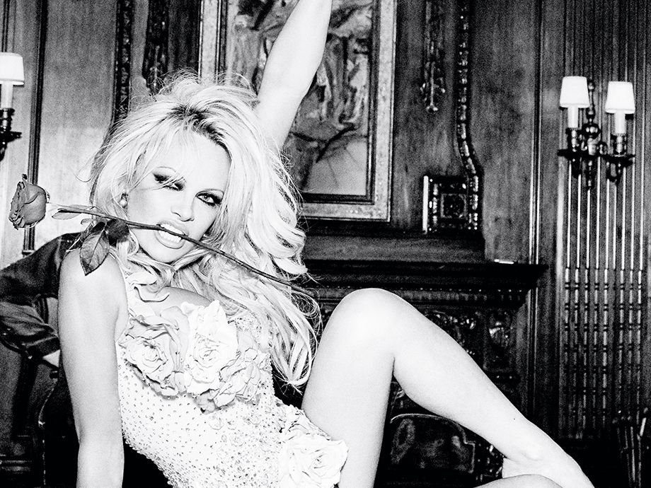 Pamela Anderson Sexy &amp; Nude (11 Photos)