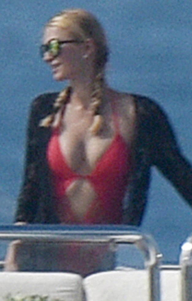 Paris Hilton Sexy (6 Photos)