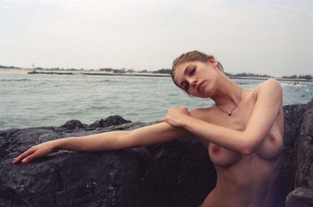 Samantha Gradoville Topless (6 Photos)
