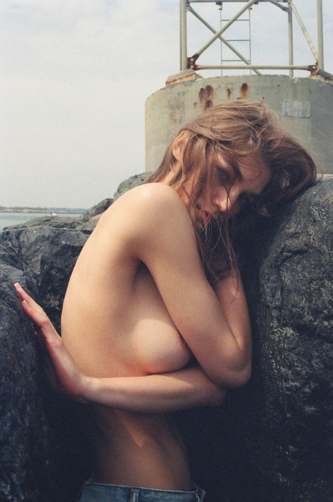 Samantha Gradoville Topless (6 Photos)