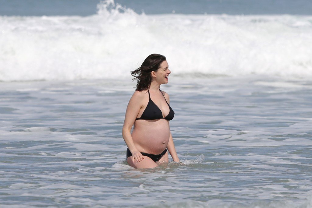 Anne Hathaway in a Bikini (38 Photos)