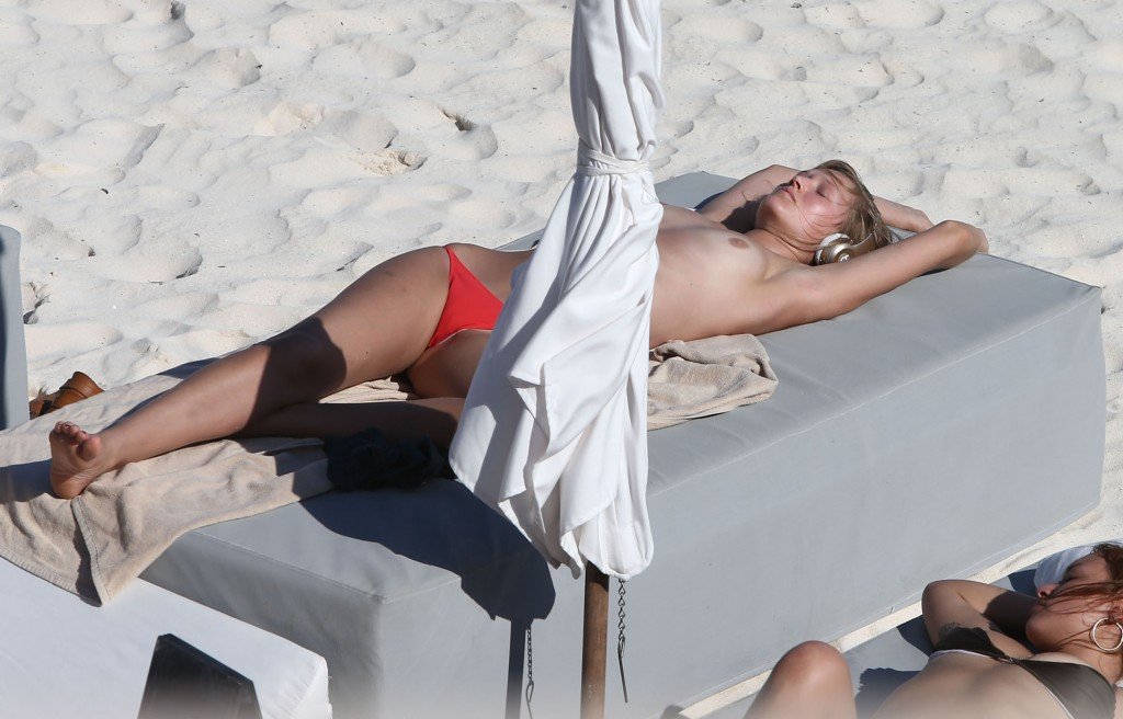 Toni Garrn Topless (31 Photos)