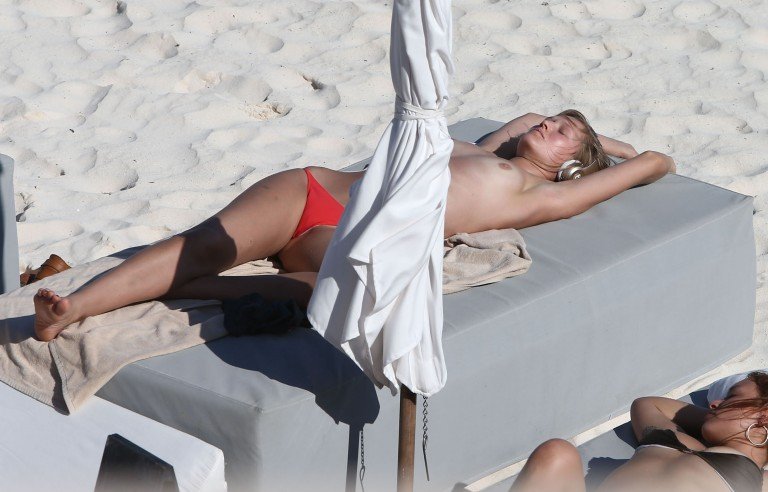 Toni Garrn Topless 31 Photos Thefappening