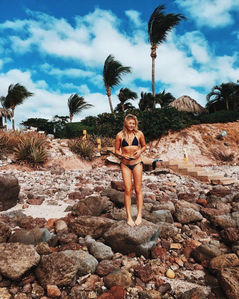 Chloe Grace Moretz in a Bikini (1 New Photo)