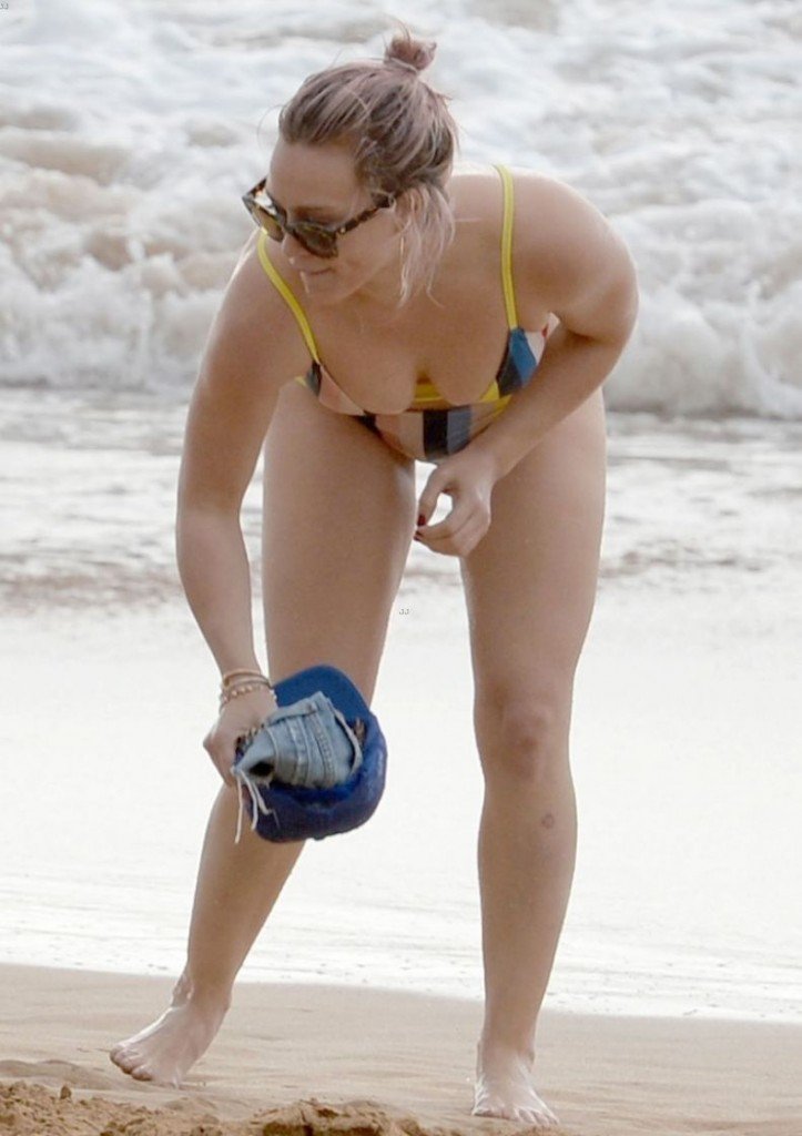 Hilary Duff in a Bikini (9 Photos)