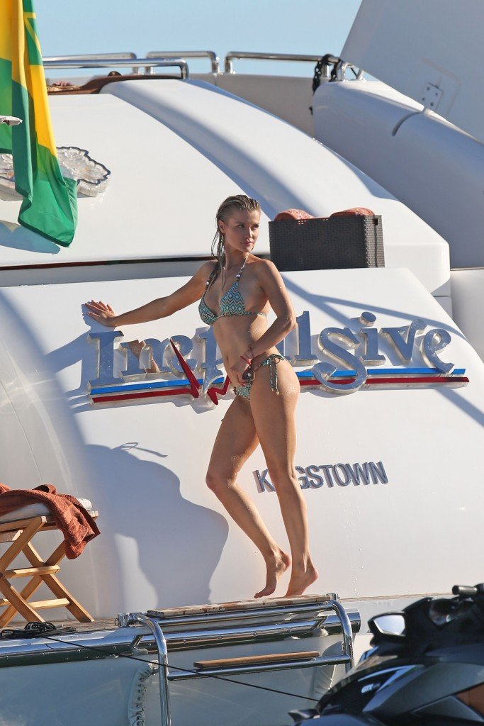 Joanna Krupa in a Bikini &amp; Topless (55 Photos)