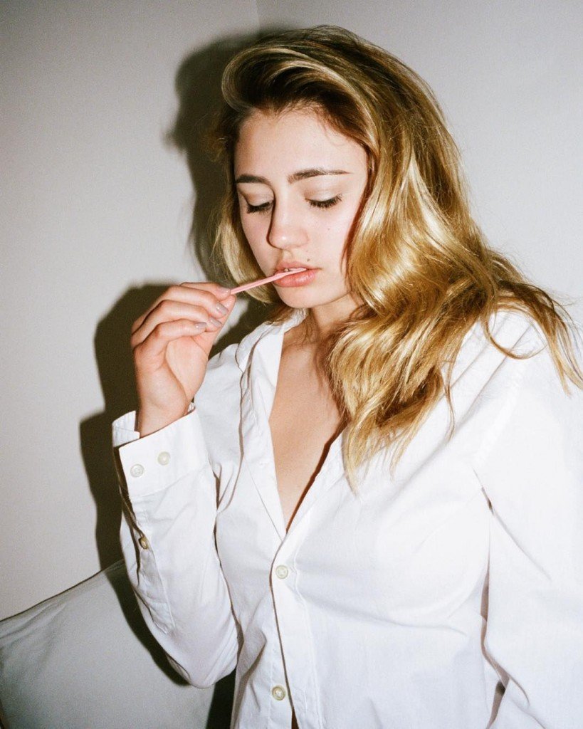 Lia Marie Johnson Sexy (7 Photos)