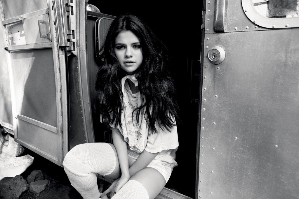 Selena Gomez Sexy (5 Photos)