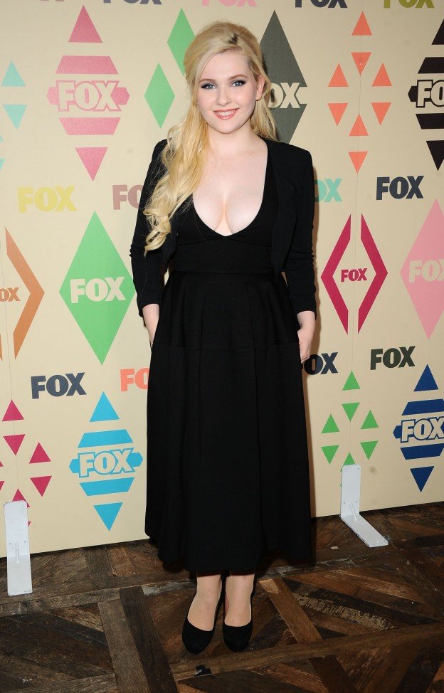 Abigail Breslin Cleavage (72 Photos) TheFappening