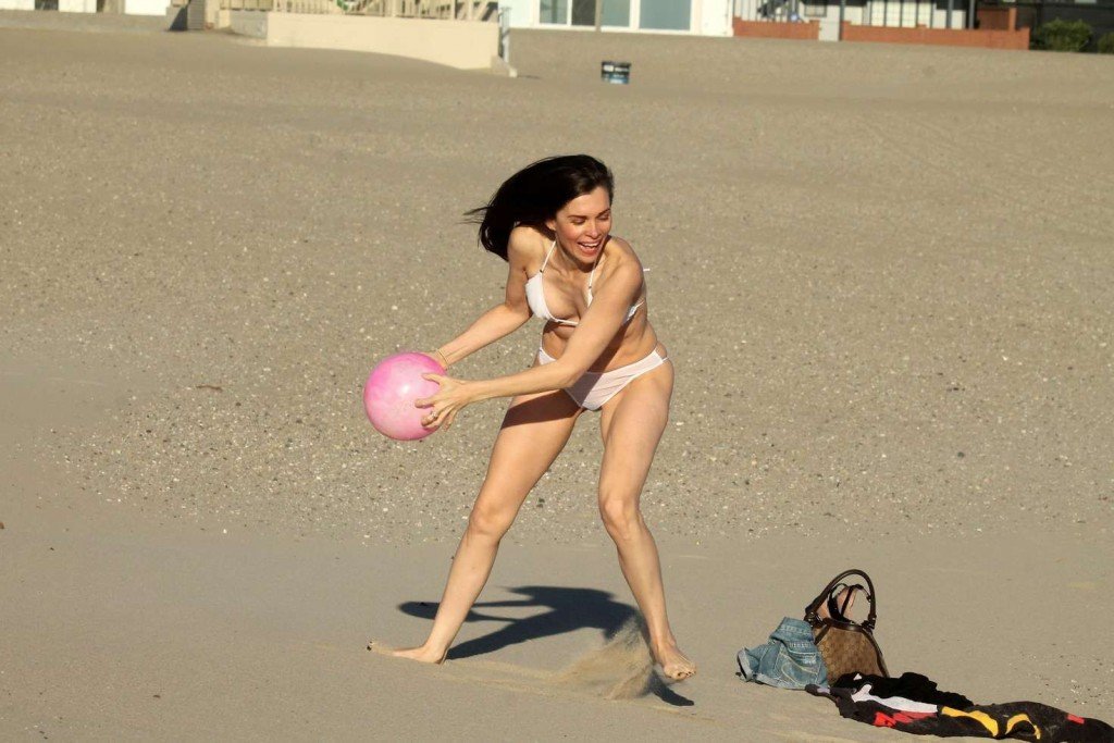 Alicia Arden in a Bikini (14 Photos)