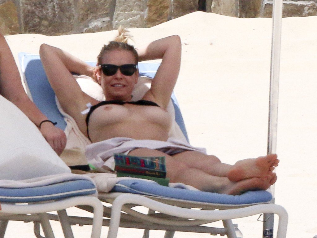 Chelsea Handler Topless (3 Photos)