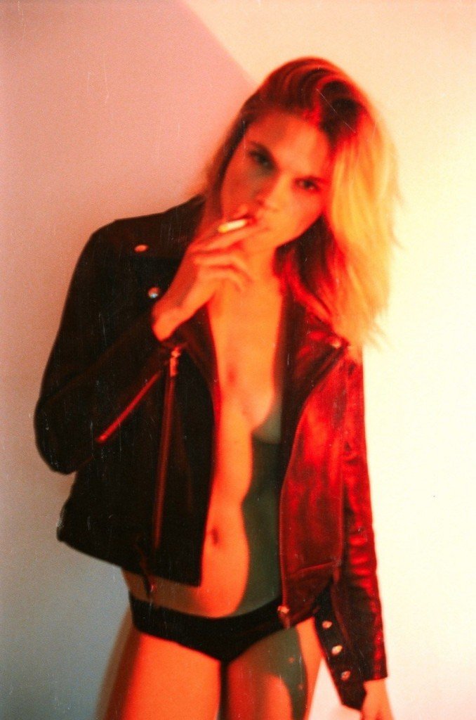Eva Biechy Sexy &amp; Topless (20 Photos)