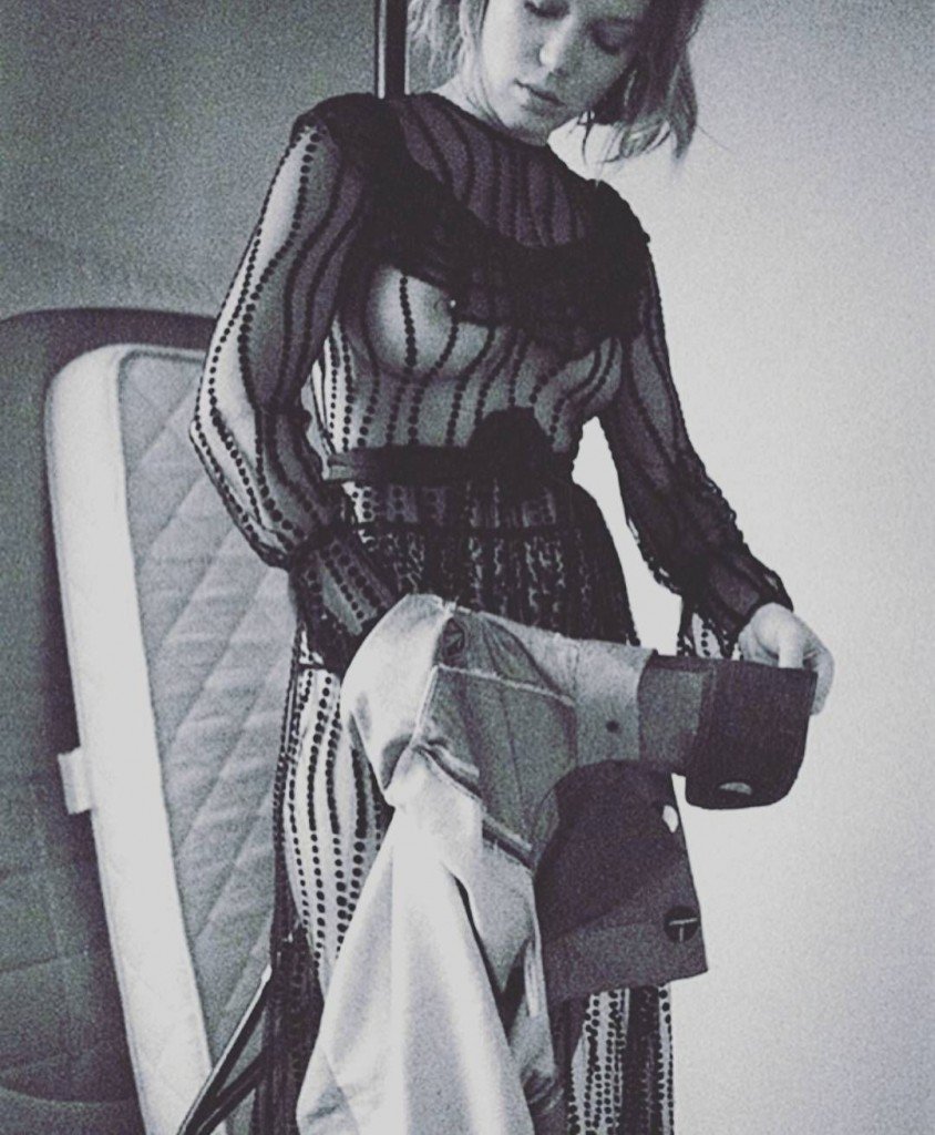 Lea Seydoux See Through (3 Photos)