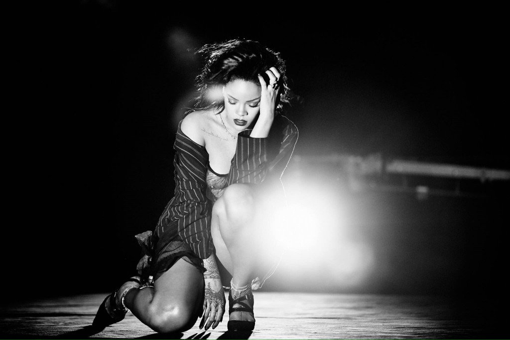 Rihanna Sexy &amp; Topless (13 Photos)