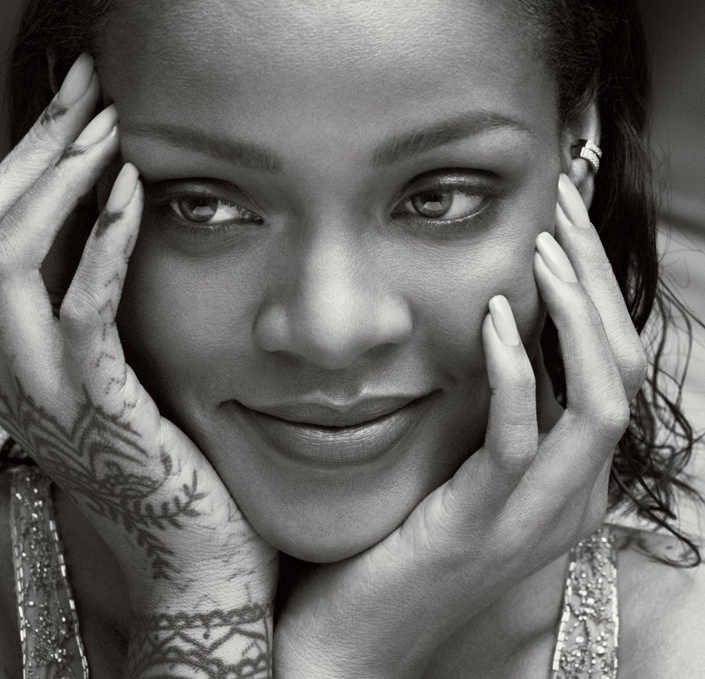 Rihanna Sexy (6 Photos)
