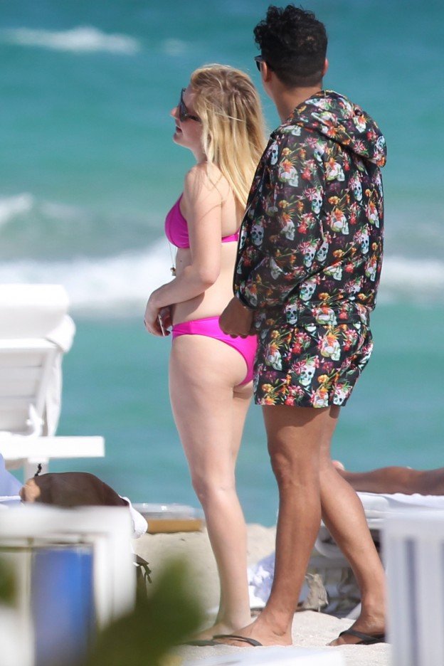 Ellie Goulding In A Bikini 23 Photos Thefappening 0724