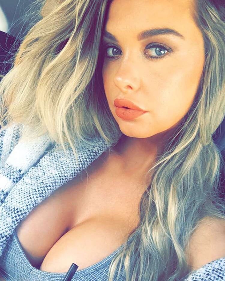 Emily Sears Sexy (25 Photos)