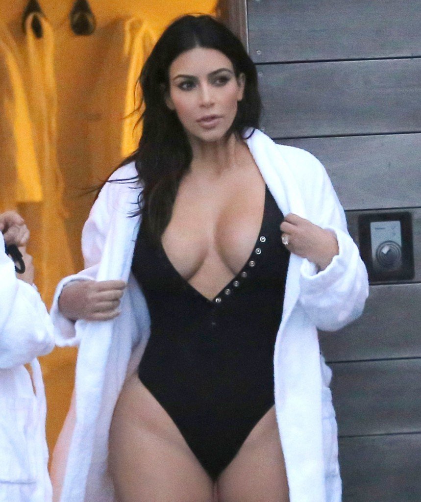 Kim Kardashian Sexy (42 Photos)