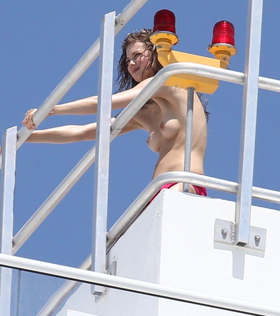 Lindsey Wixson Topless &amp; Sexy (25 Photos)
