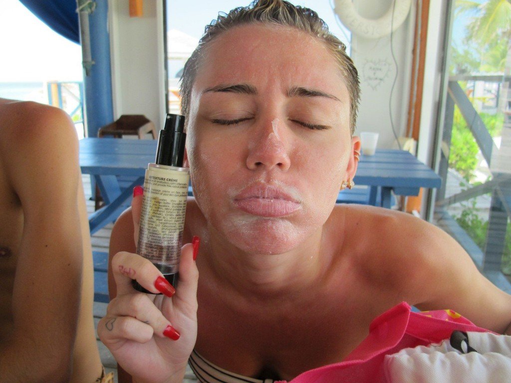 Miley Cyrus Leaked (27 Photos)