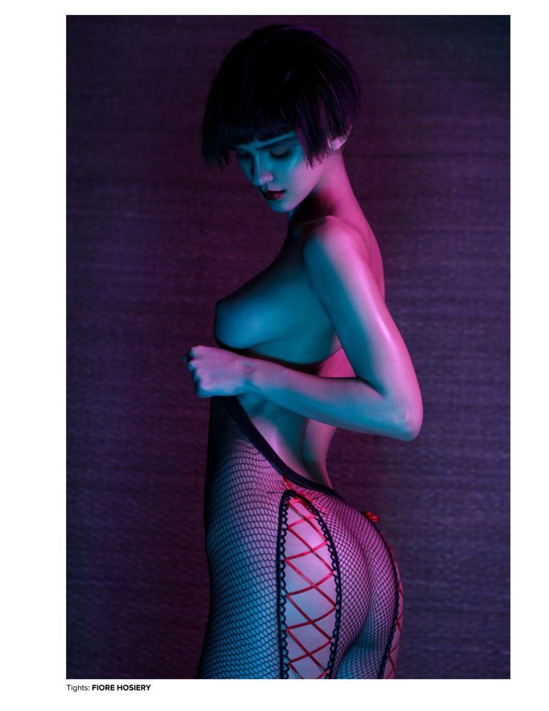 Paula Bulczynska Topless &amp; Sexy (11 Photos)