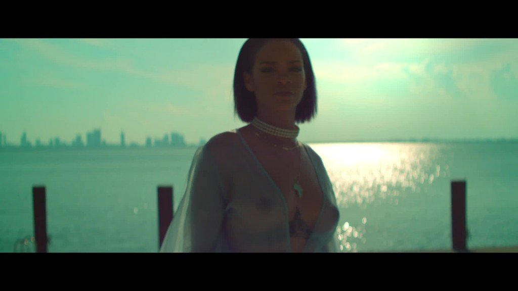 Rihanna See Through &amp; Sexy (14 Photos + Video)