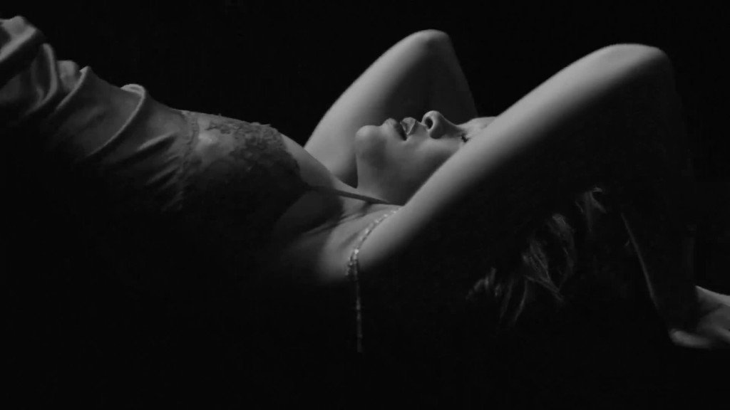 Rihanna Topless &amp; See Through (25 Photos + Video)