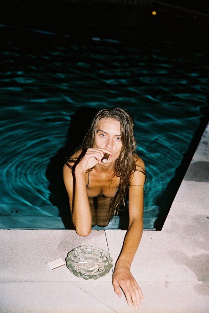 Avril Alexander Nude &amp; Sexy (35 Photos)
